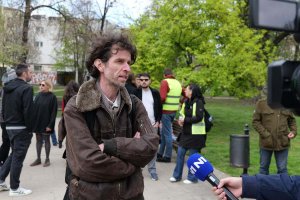 Izvršiteljka Mirjana Dimitirjvić, koja je 19. juna prošle godine izbacila na ulicu porodicu Vuksanović iz njihovog doma u Prilepskoj ulici u Beogradu, potom je naredila da plate troškove izvršnog postupka od 25.000 evra, što je rekord u troškovima izvršenja, saopštila je danas inicijativa "Za krov nad glavom".