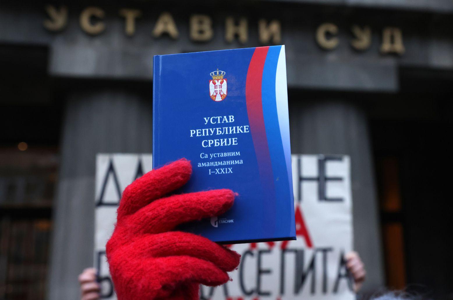 Blokada fakulteta u Srbiji: Profesorima smanjene plate, inspekcija na vratima 2 Ustav Repblike Srbije