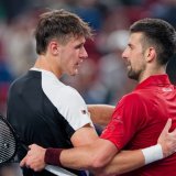 Jakub Menšik i Novak Đoković