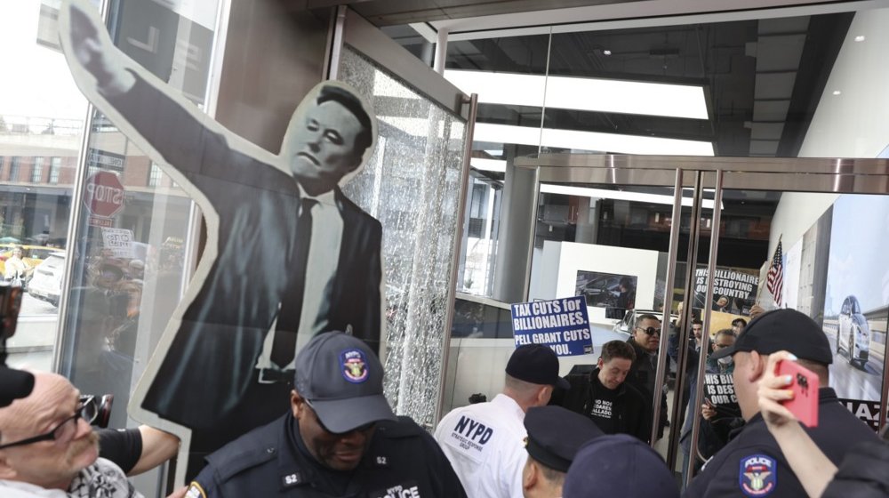 "Ne mešaj se u politiku, ljudi će prestati da kupuju tvoje proizvode": Vrednost kompanije Tesla Ilona Maska u padu 1