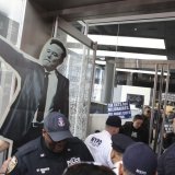 "Ne mešaj se u politiku, ljudi će prestati da kupuju tvoje proizvode": Vrednost kompanije Tesla Ilona Maska u padu 7