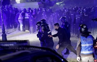 Koje su posledice odluke o diskvalifikaciji kandidature Kalina Đorđeskua u Rumuniji? (FOTO, VIDEO) 4