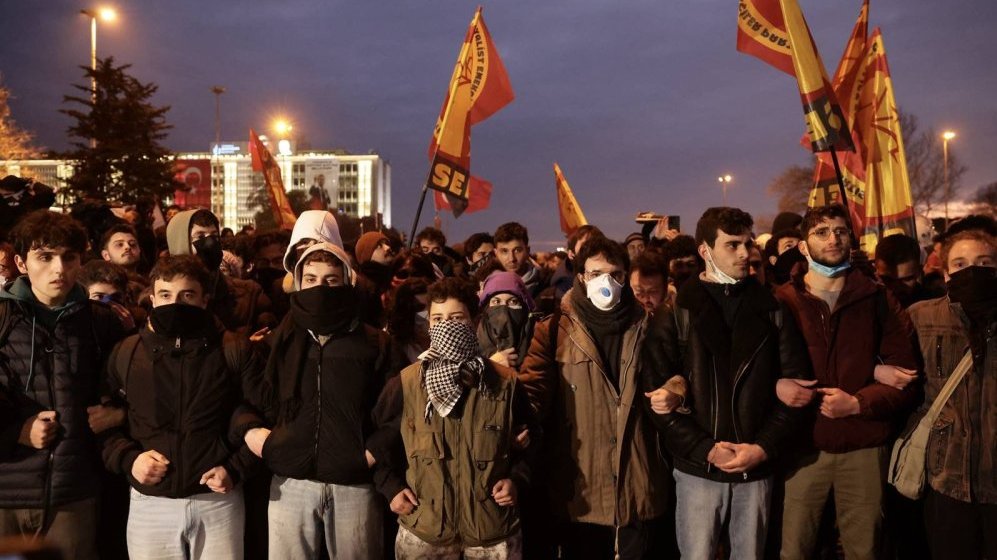 Hiljade ljudi na protestu u Istanbulu drugu noć zaredom zbog hapšenja gradonačelnika