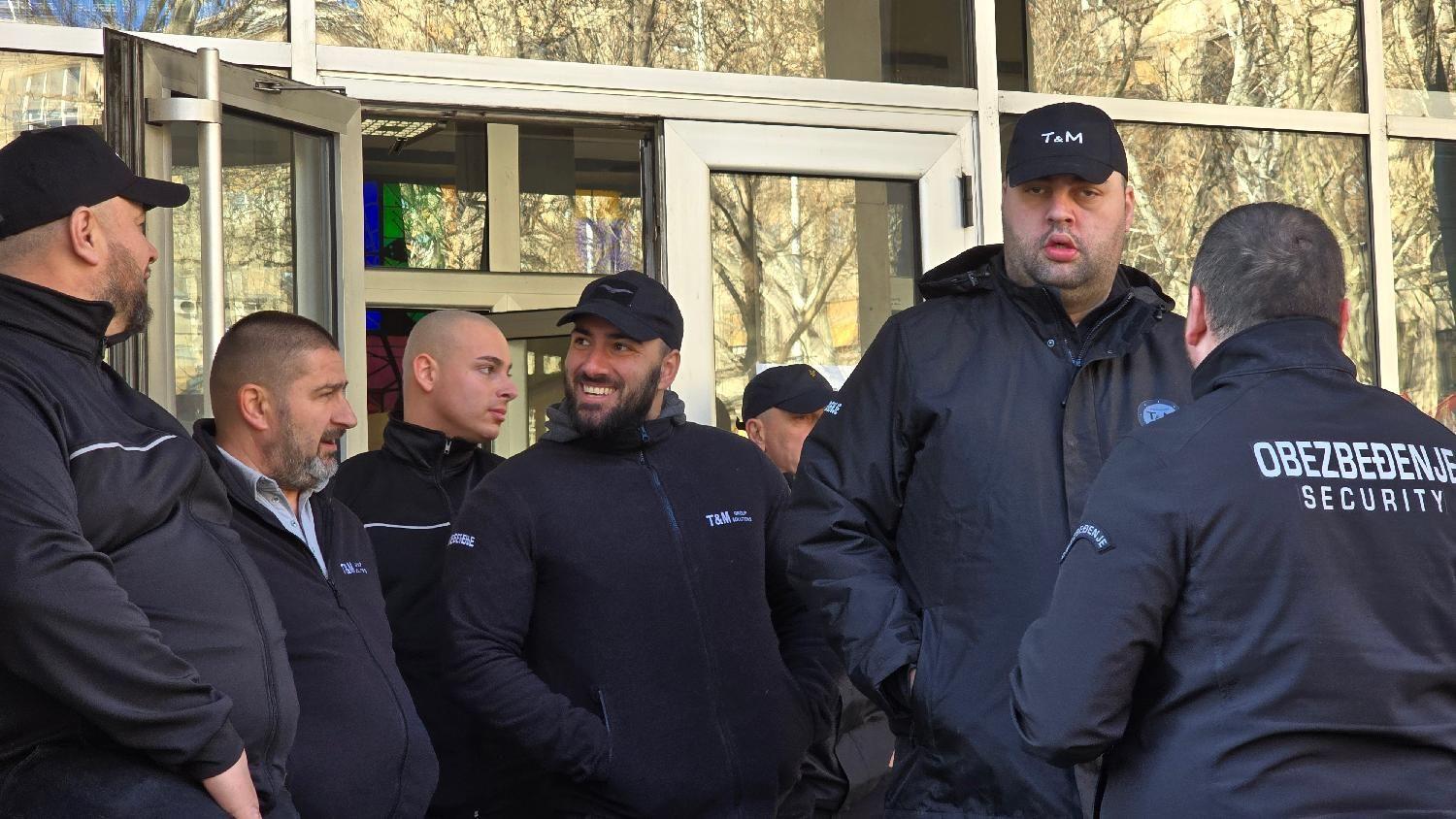 Protesti i pojačano obezbeđenje ispred Skupštine Beograda 2 Obezbeđenje ispred Skupštine grada Beograda