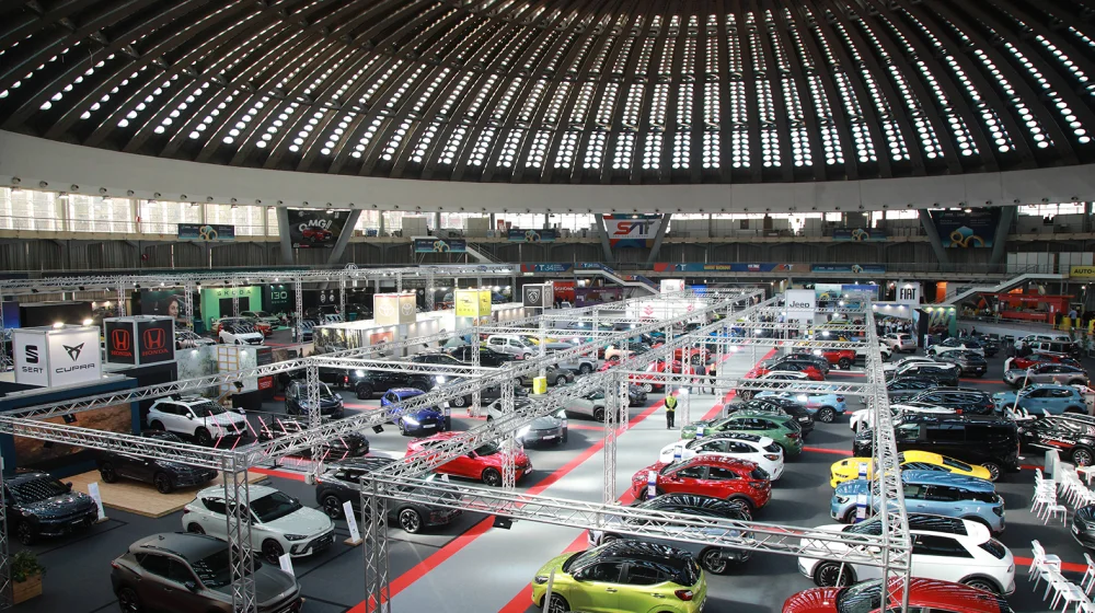 Kako se u Rusiju uvoze najnovije evropske limuzine, jedna država od početka rata ispunjava želje Rusima 1