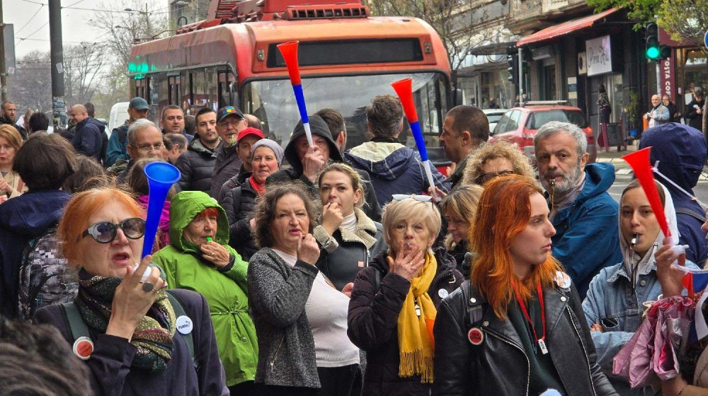 Zbor građana i ispred opštine Palilula, dok traje sednica Skupštine 1