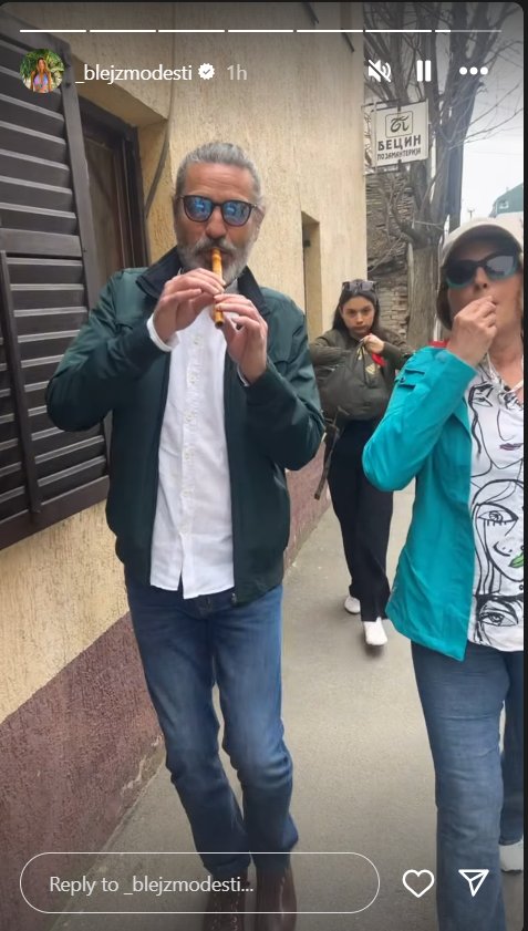 Gagi Jovanović sa celom porodicom na protestu 2