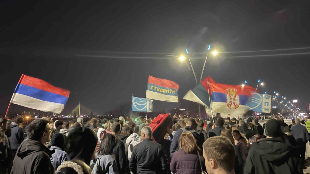 Kako Glas Amerike piše o protestu u Beogradu i "svojevrsnoj" Vučićevoj kampanji 1