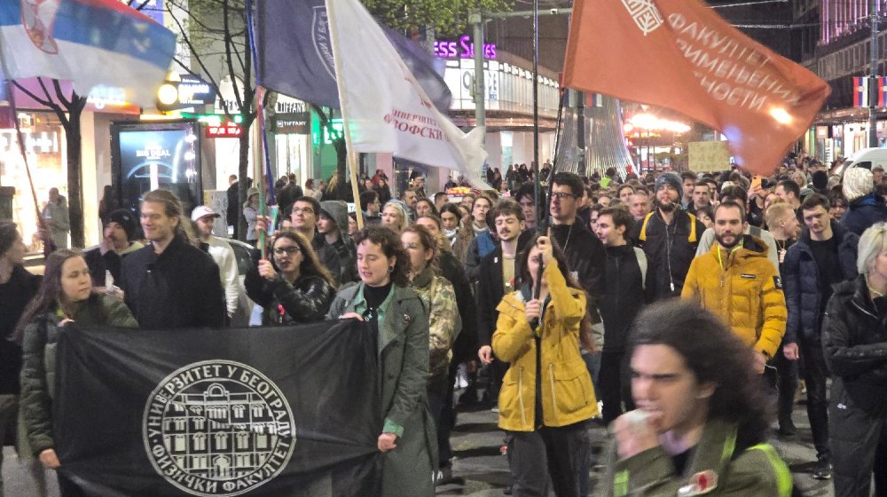 Beogradski studenti u šetnji podrške pretučenim novosadskim kolegama (VIDEO, FOTO) 1