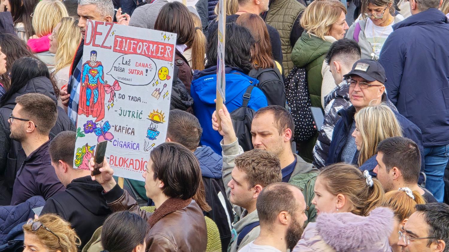 Završen studentski protest ispred Informera: "Ovo je samo prvi korak medijskog rata, ono što sledi treba da ih plaši" (FOTO, VIDEO) 8