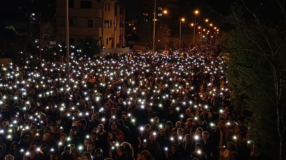 Završen studentski protest ispred Informera: "Ovo je samo prvi korak medijskog rata, ono što sledi treba da ih plaši" (FOTO, VIDEO) 1