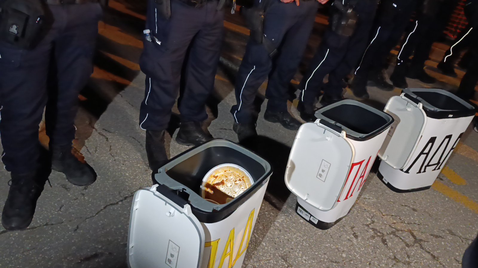 Završen studentski protest ispred Informera: "Ovo je samo prvi korak medijskog rata, ono što sledi treba da ih plaši" (FOTO, VIDEO) 2