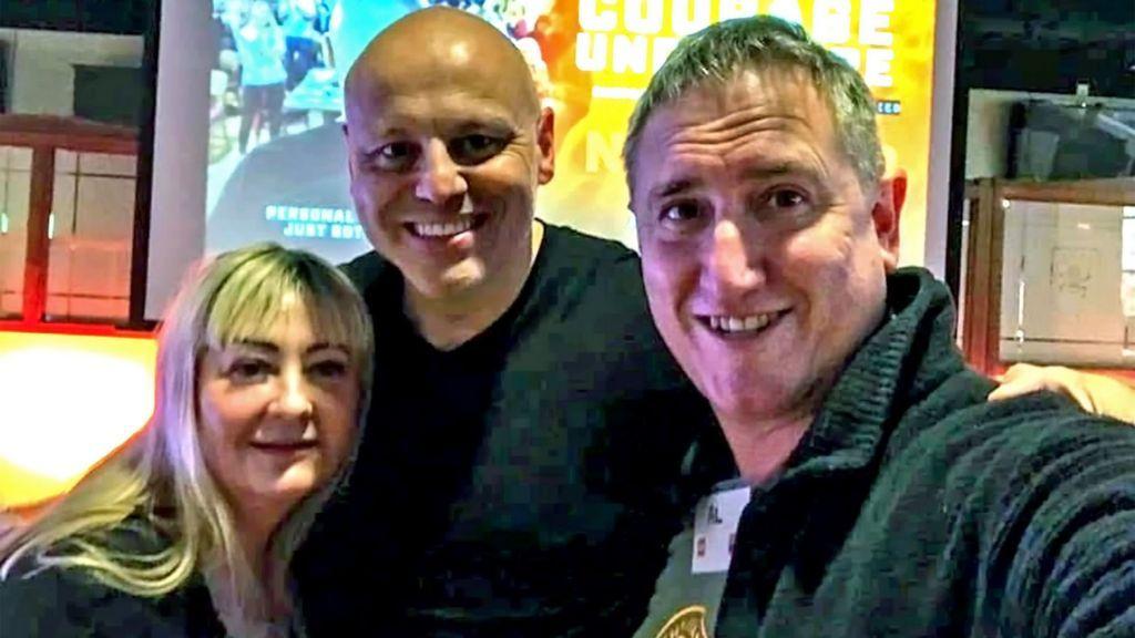 Dva muškarca i žena 