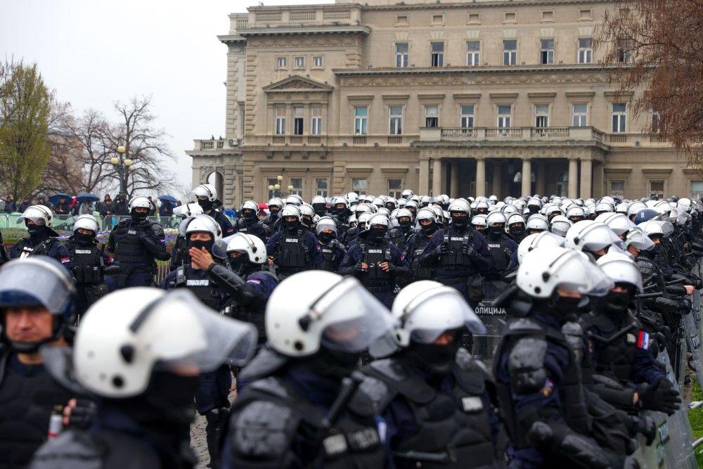 'Jak zvuk' na protestu: Istraga tužilaštva, policija i vojska tvrde da nemaju veze sa tim 2 policija