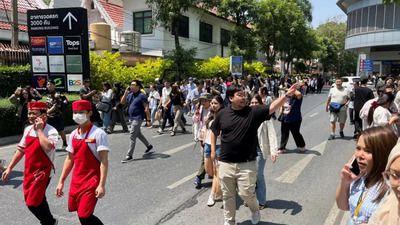 Razoran zemljotres od 7,7 Rihtera pogodio Mjanmar, traga se za nestalima 2 Ljudi na ulici