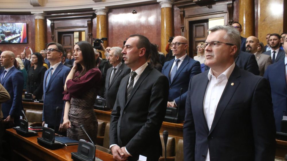 I SNS poslanici zatražili sednicu o razrešenju Vlade Đure Macuta 10