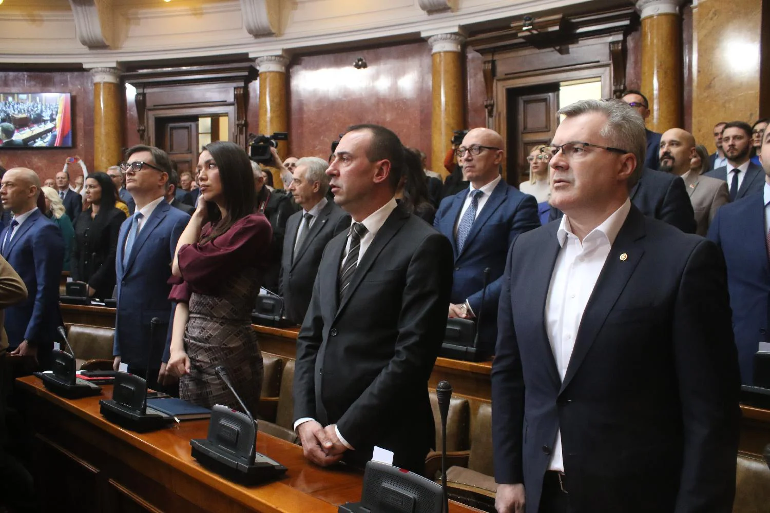 Da li je predlog mađarskog premijera o ograničenju broja mandata poslanika na 12 godina primenjiv u Srbiji? 2