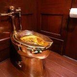 Osuđena grupa zbog krađe zlatnog toaleta iz Čerčilove palate 'za samo pet minuta' 6