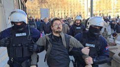 Nemiri posle sednice Skupštine Beograda, policija intervenisala i privela nekoliko ljudi (FOTO/VIDEO) 2