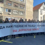 Prosvetni radnici traže ispunjenje zahteva, profesori pešače ka Čačku 3