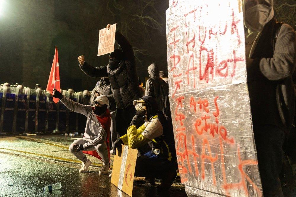 Više od 1.100 privedenih na protestima u Turskoj posle hapšenja gradonačelnika Istanbula 12 ekrem imamoglu, neredi u turskoj, protesti u turskoj, protesti u istanbulu
