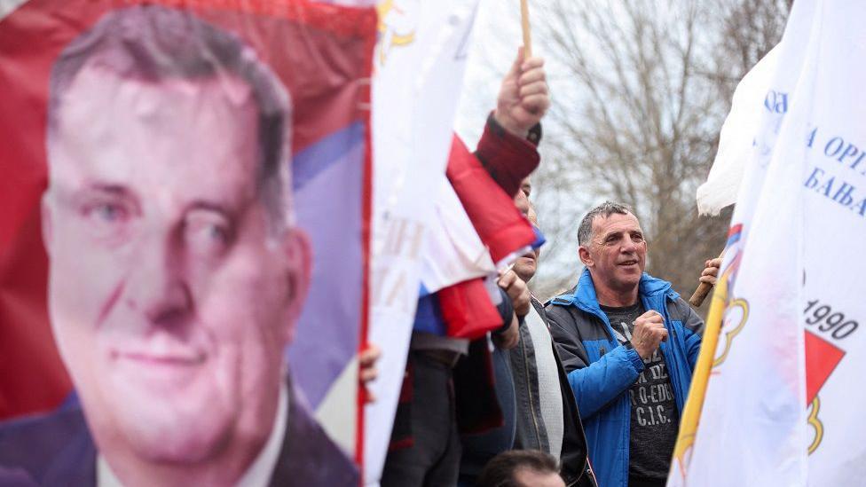 Dodik povukao niz moguće neustavnih poteza, preti mu novi sudski proces 2 Skup podrške Dodiku