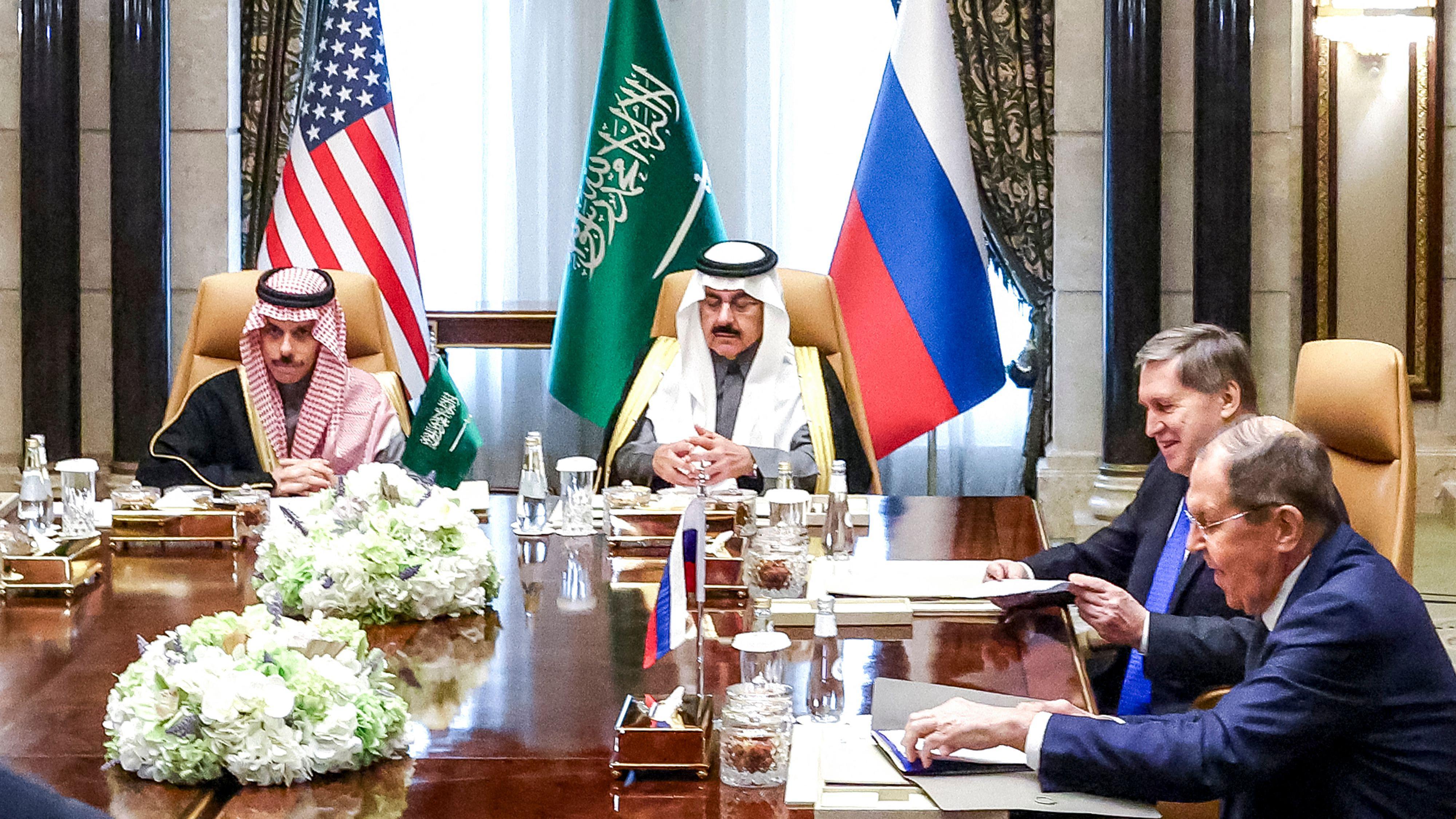 Zašto su Saudijska Arabija i Katar posrednici u toliko mnogo mirovnih sporazuma 1 Saudijska Arabija je ugostila američke i ruske diplomate, koji su razgovarali o primirju u Ukrajini, u februaru 2025.