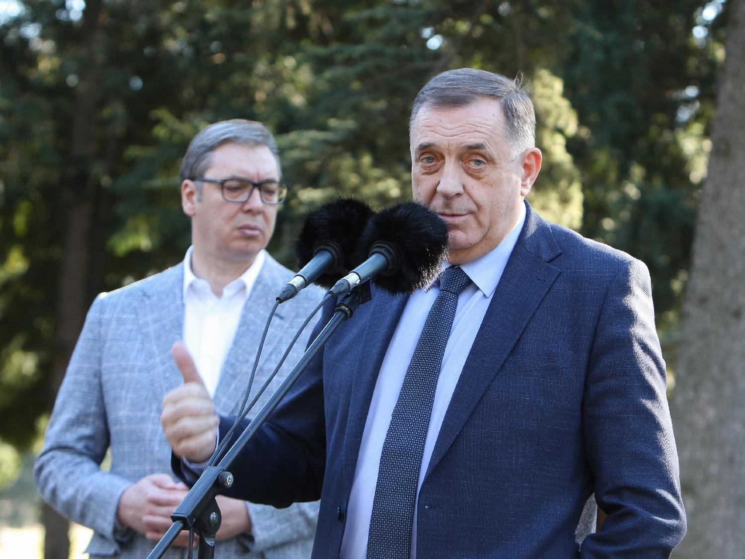 Ustavni sud privremeno ukinuo sporne zakone, Dodiku preti novi sudski proces 2 Dodik u Beogradu sa Aleksandrom Vučićem