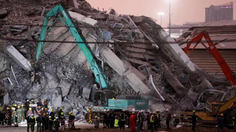 Zemljotres u Mjanmaru i Tajlandu: Više od 1.700 poginulih, nastavlja se potraga za preživelima 2 Spasilački timovi pretražuju ruđevine posle strašnog zemljotresa