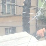 Lekar i vođa opozicione grupe Dragan Milić tvrdi da je pucano na njegov stan u Nišu 5