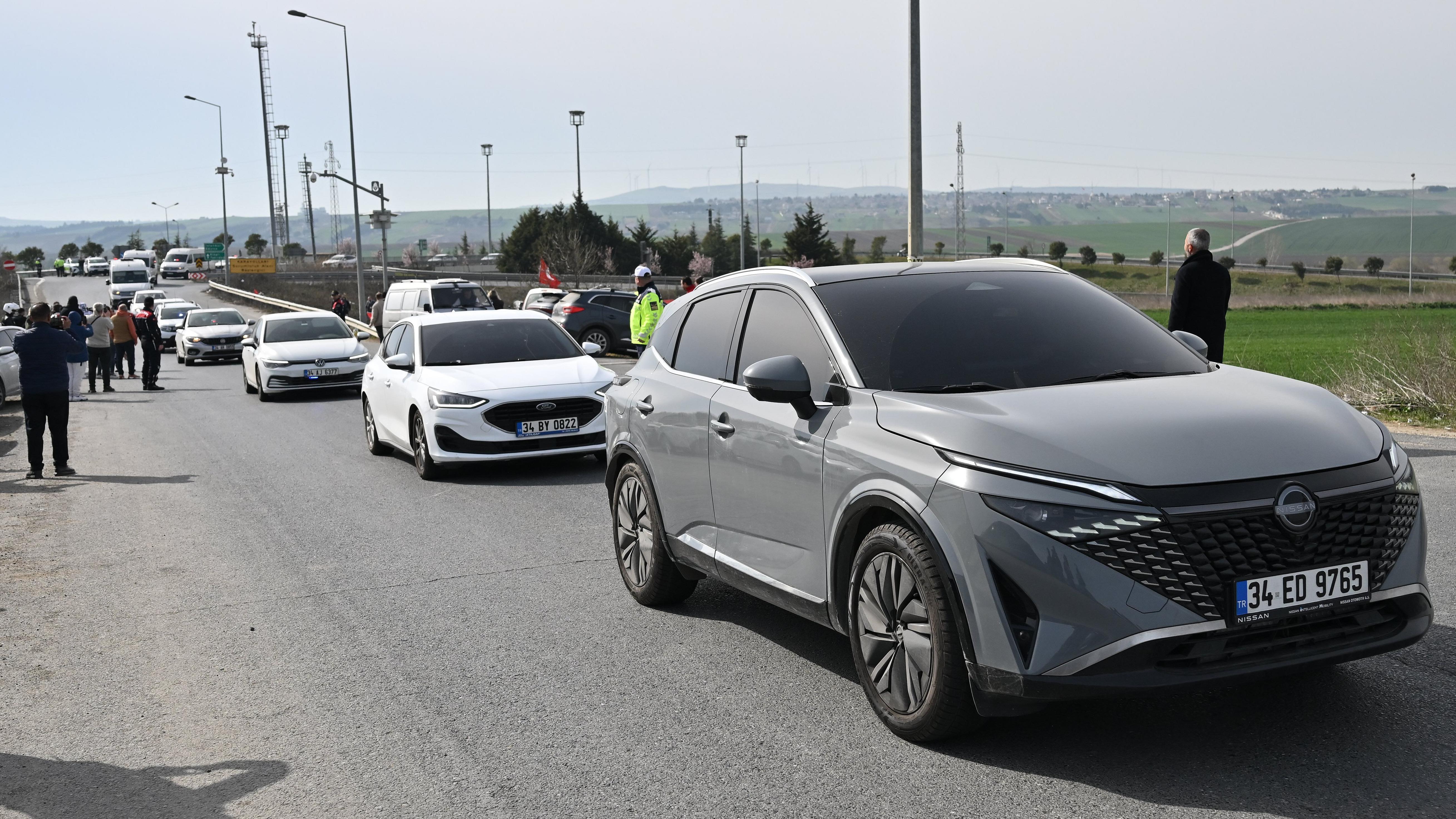 Ko i zašto protestuje na ulicama Turske 14 Policija je 23. marta privela 51 osobu u okviru istrage o navodnoj korupciji i terorizmu
