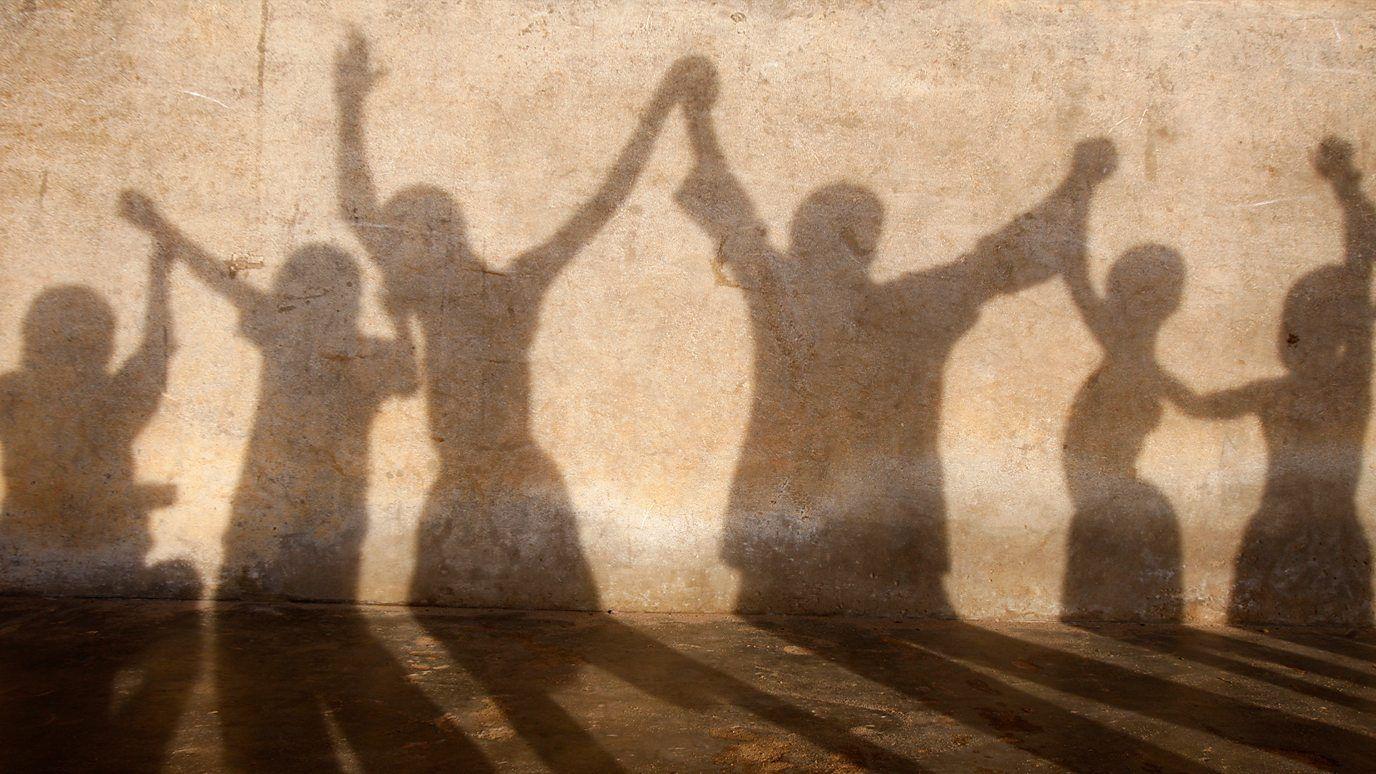 Zašto se osećamo toliko usamljeno iako smo okruženi ljudima 4 Trijumf nad usamljenošću nije samo u formiranju više veza, već i u staranju da su one značajne