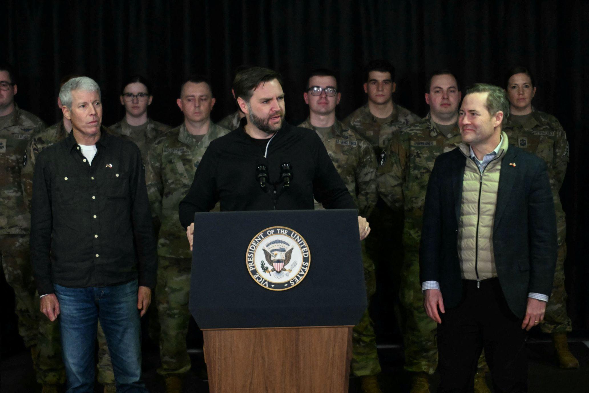 Di Džej Vens na Grenlandu: Kritikovanje Danske i poziv na dogovor sa Amerikom 2 Američki potpredsednik Džej Di Vens u bazi Pitufik