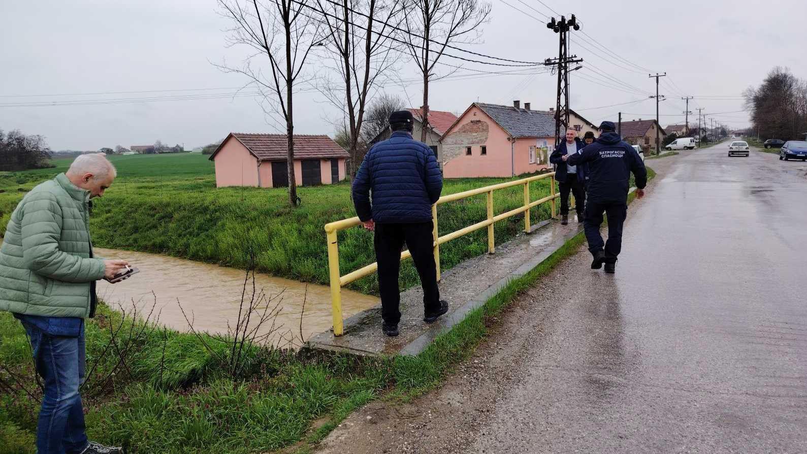 Pripadnici Sektora za vanredne situacije Ministarstva unutrašnjih poslova neprekidno obilaze lokacije u Mačvanskom upravnom okrugu