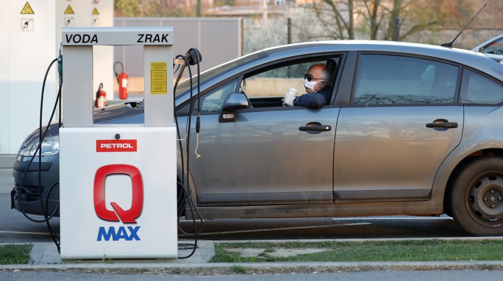 Od ponoći primetno pojeftinjuje gorivo u Hrvatskoj 1