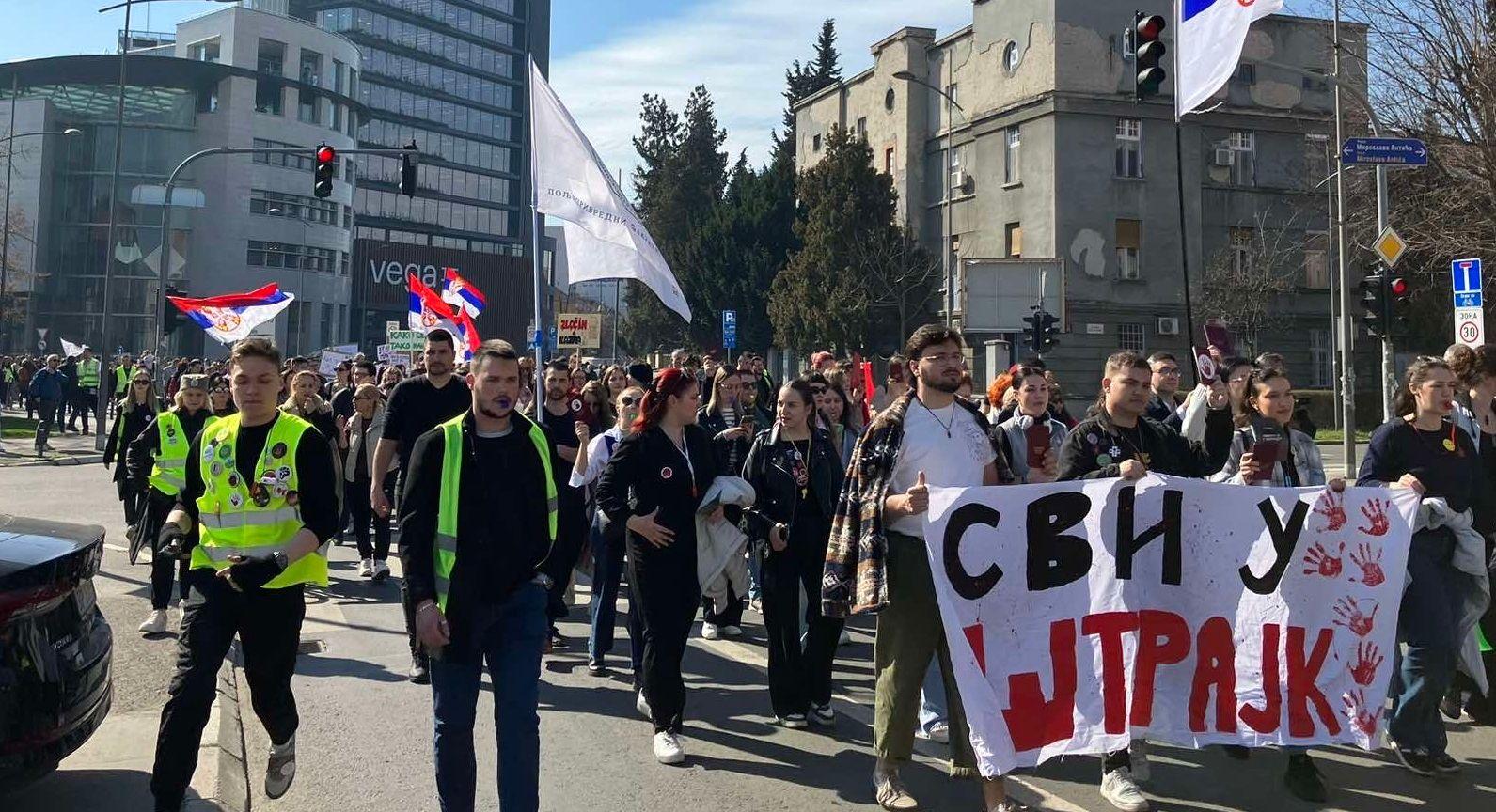 'Generalni štrajk': Protesti i 15 minuta tišine u gradovima širom Srbije 1 Protestna šetnja u Novom Sadu 7. marta