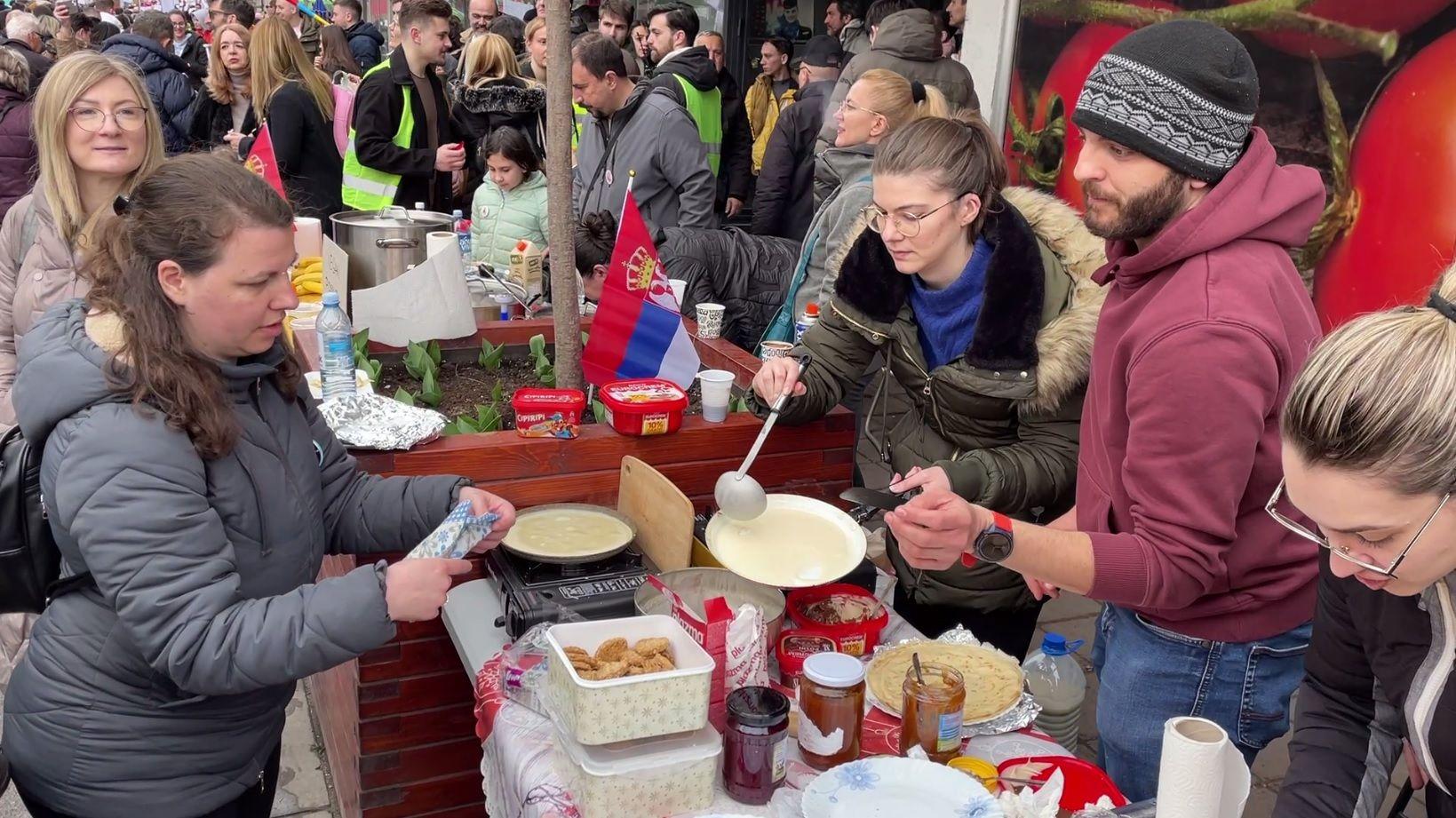 'Kuvaćemo za studente dok god treba' 2 U Nišu su 1. marta građani spremali i palačinke