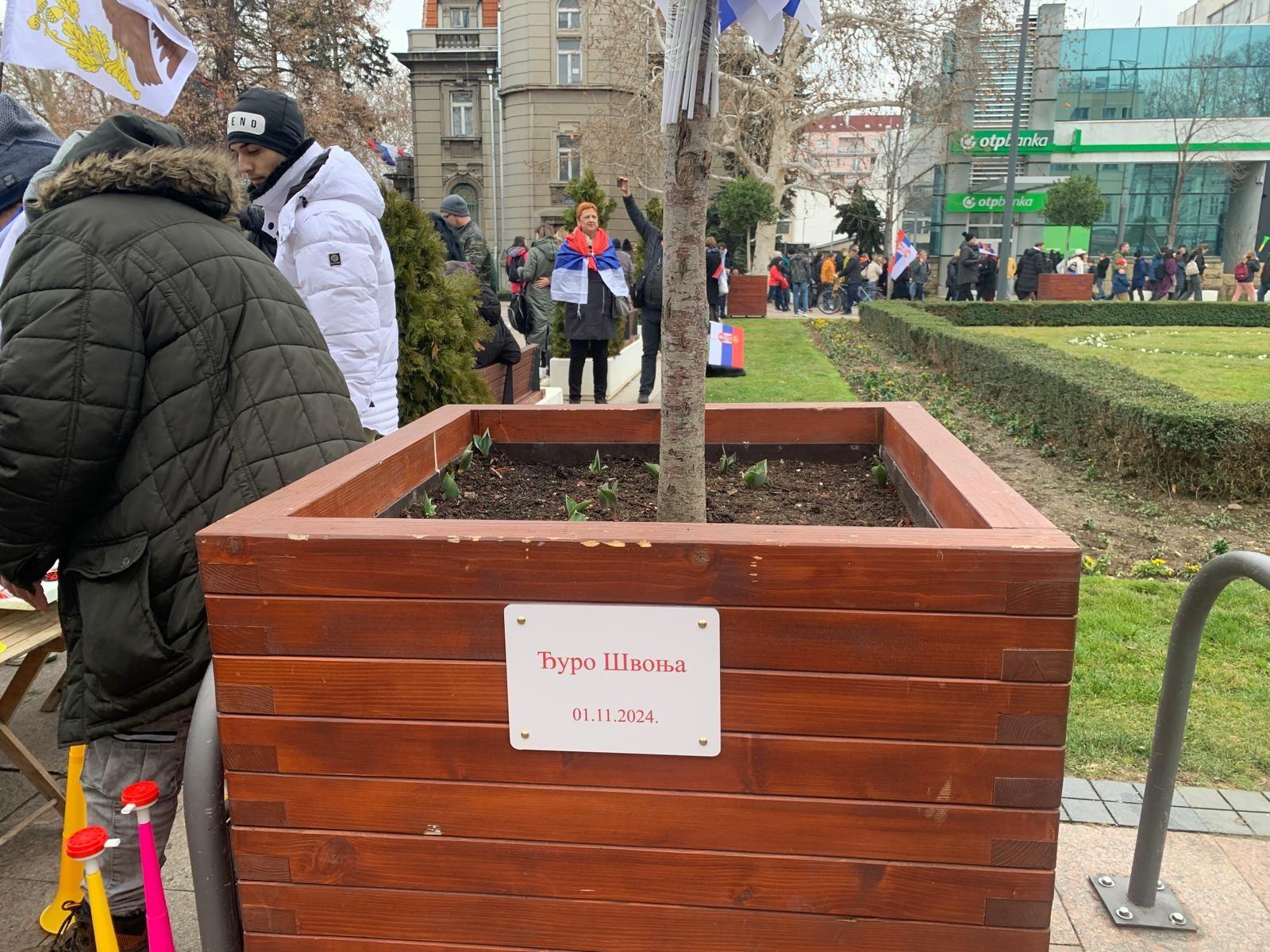 'Gde se maješ': Niš utihnuo na 15 minuta za žrtve u Novom Sadu 2 Protest u Nišu