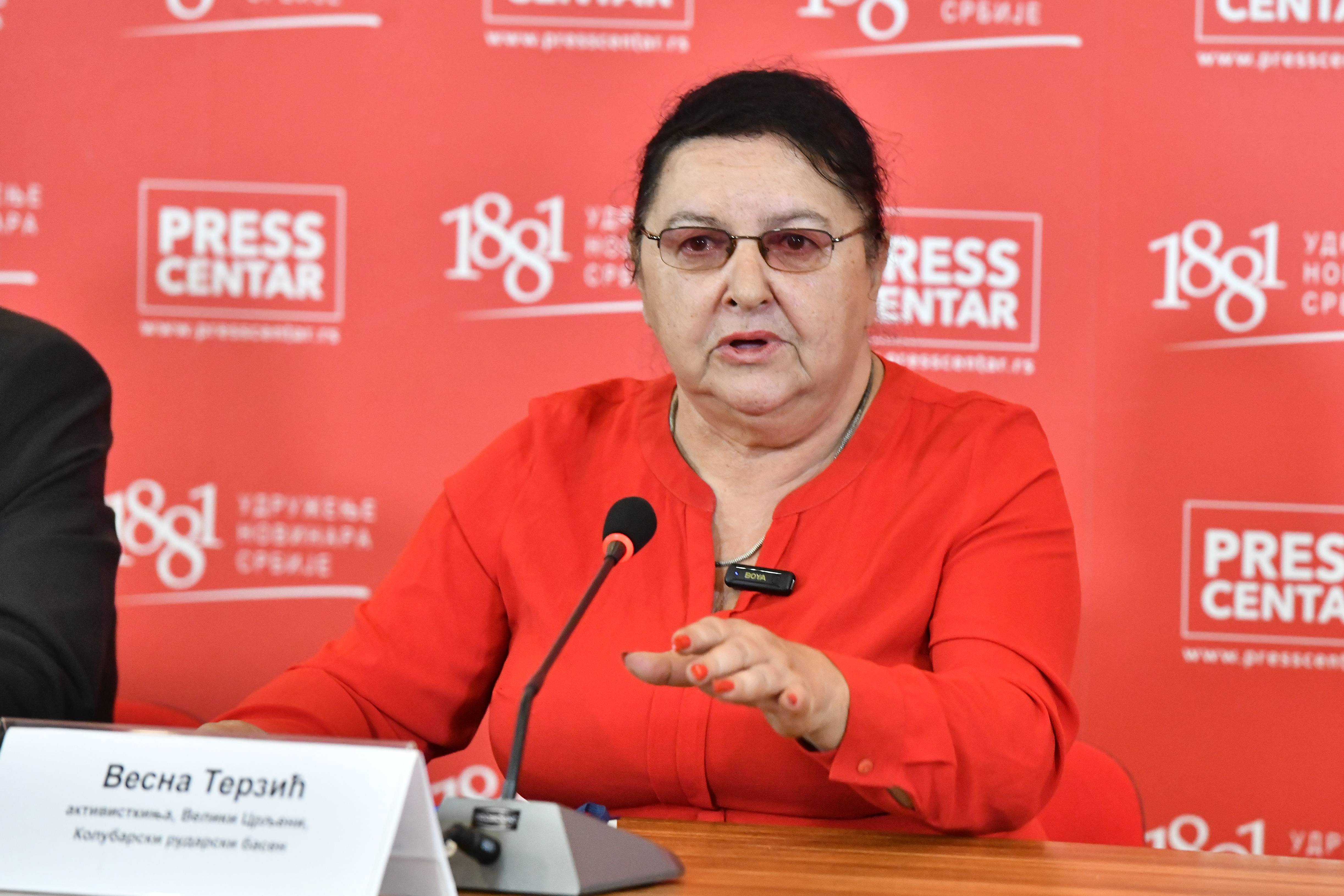 "Mi ćemo biti druga nadstrešnica": Meštanka Velikih Crljena godinama upozorava na probleme zbog rudnika uglja 3 "Mi ćemo biti druga nadstrešnica": Meštanka Velikih Crljena godinama upozorava na probleme zbog rudnika uglja 3