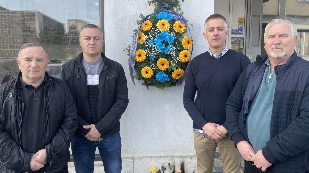 Sistem u kome živimo oslikava sve ono protiv čega se on borio: DS Kragujevac odao poštu Zoranu Đinđiću 1