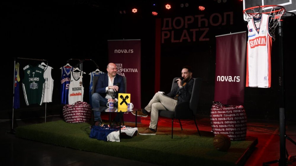 Mićini dresovi za prosvetare