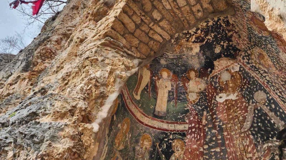 Eparhija raško-prizrenska: Nezakonitim radovima ugrožena isposnica Svetog Petra Koriškog kod Prizrena 1