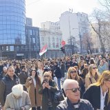 Studenti i građani odali poštu stradalima u Novom Sadu, u Beogradu protest ispred Skupštine Srbije (VIDEO) 9