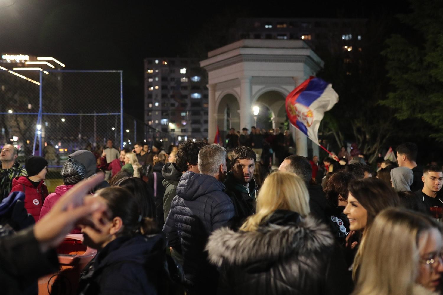 U Kragujevcu protest zbog napada na studente, buka ispred SNS 3