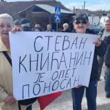 Ne učimo decu samo da čitaju, učimo ih da misle: Protest prosvetnih radnika u Kniću 3