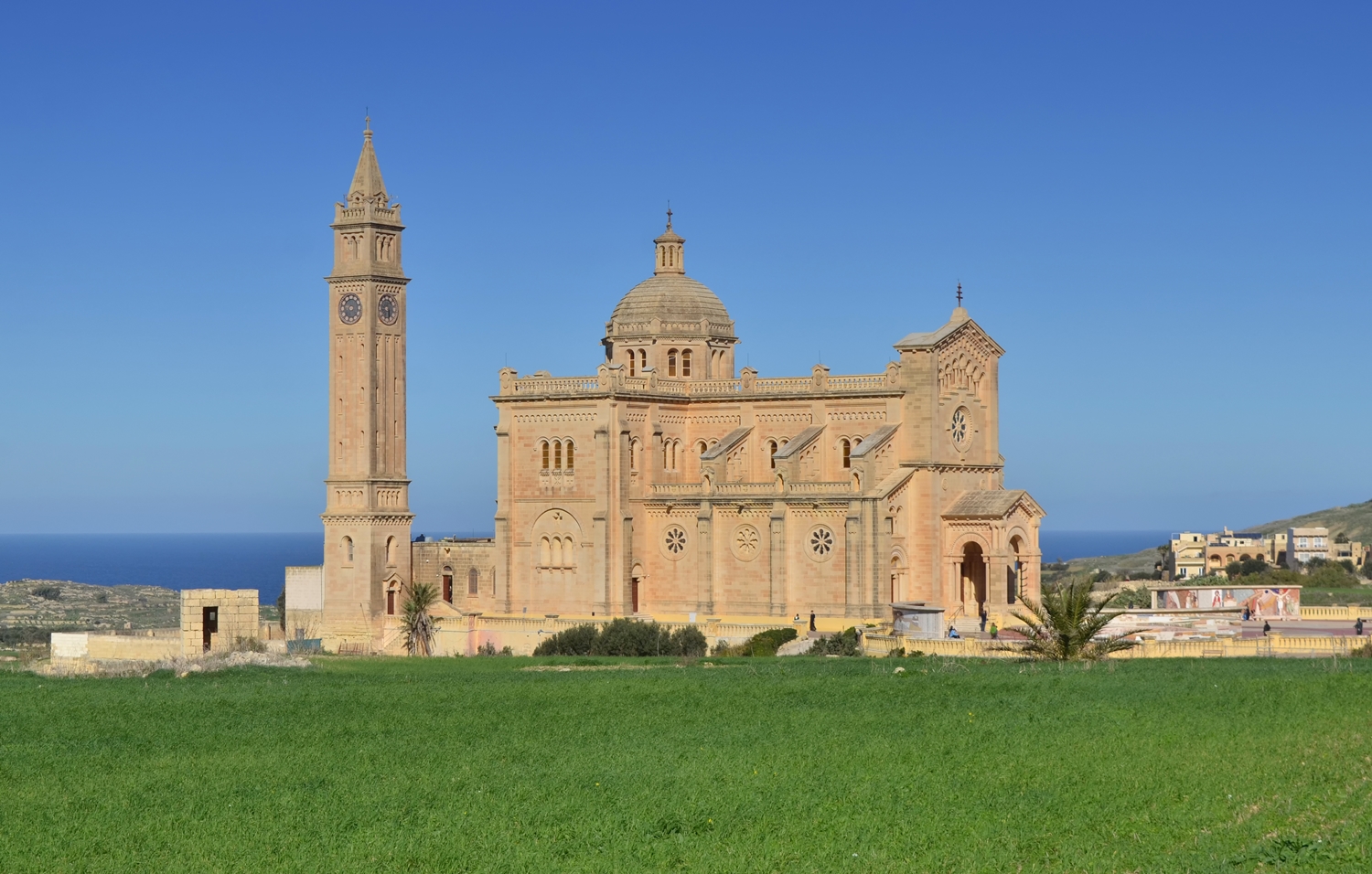 Malta: Luksuz, istorija i jeftini letovi na najlepšoj mediteranskoj destinaciji 7 Malta: Luksuz, istorija i jeftini letovi na najlepšoj mediteranskoj destinaciji 3