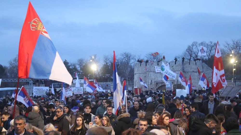 Niš osvanuo čist: Studenti do ranih jutarnjih sati uklanjali smeće 1