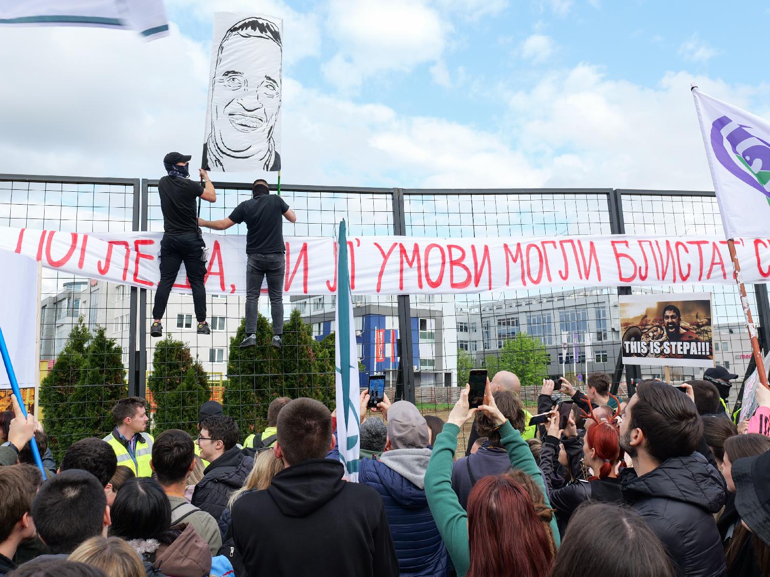 Završen studentski protest ispred Informera: "Ovo je samo prvi korak medijskog rata, ono što sledi treba da ih plaši" (FOTO, VIDEO) 9