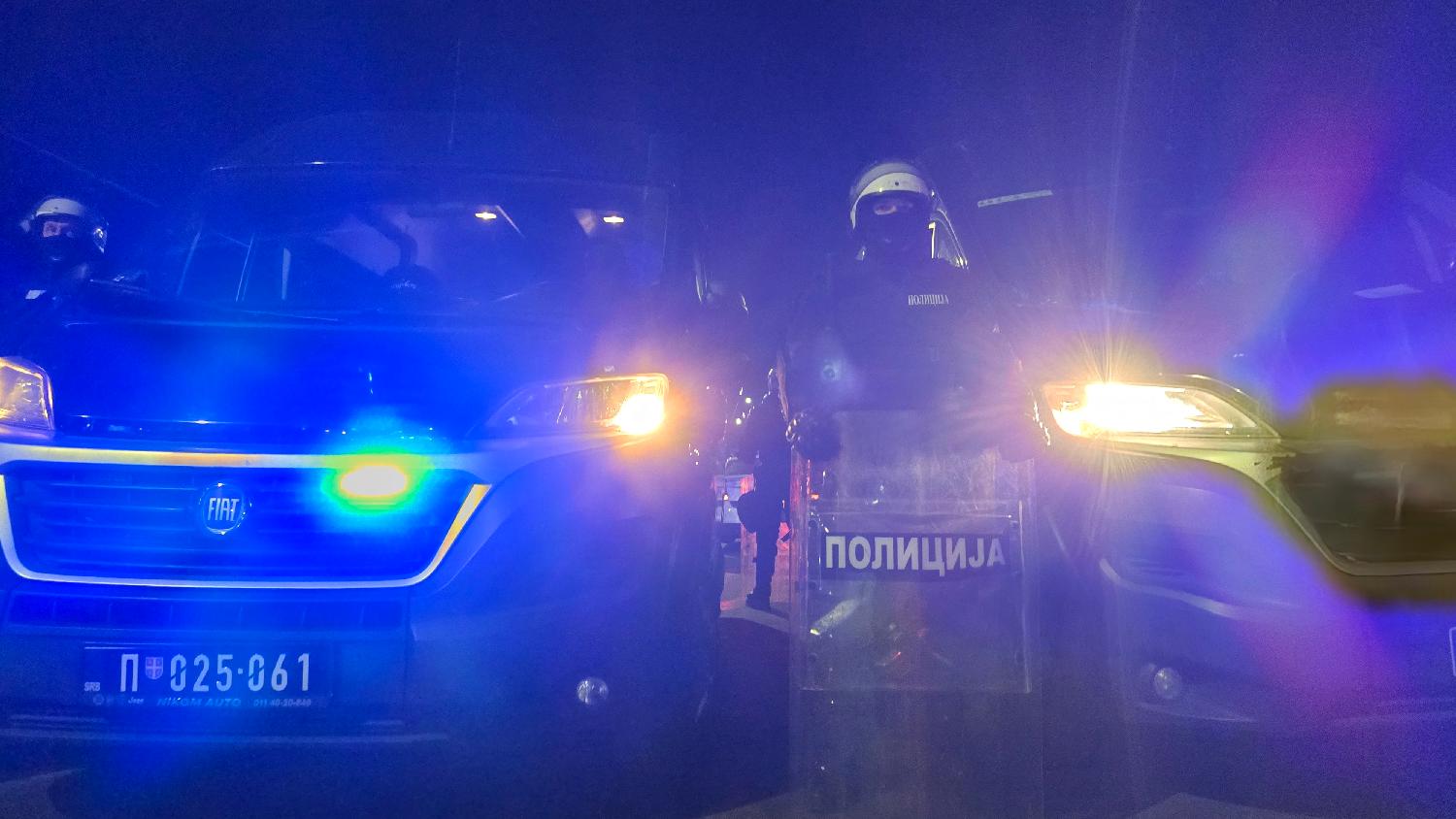Kordon policije na Brankovom mostu (FOTO) 4