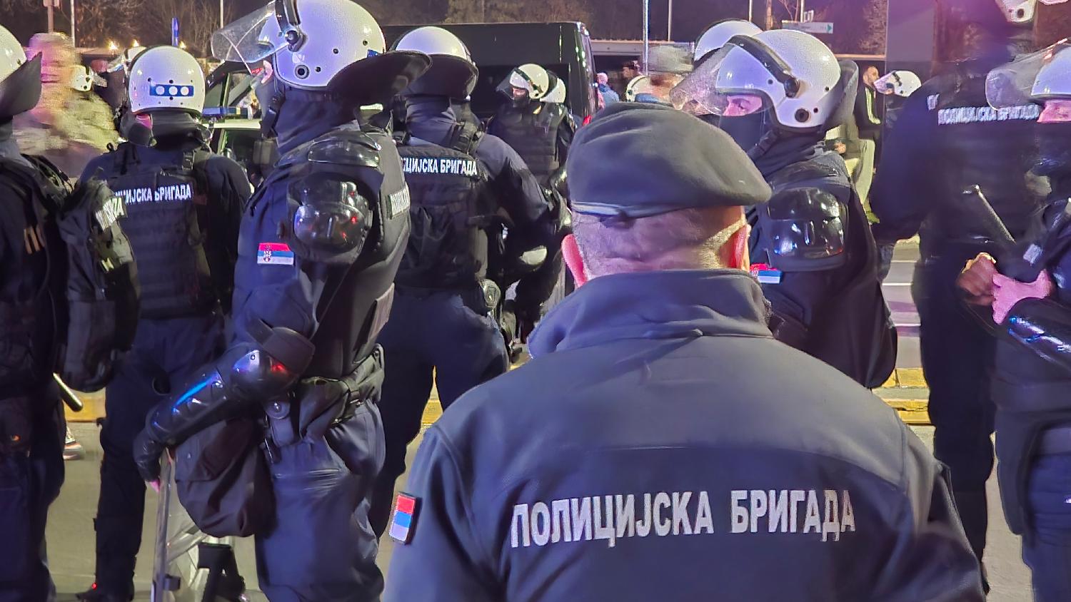 Kordon policije na Brankovom mostu (FOTO) 3